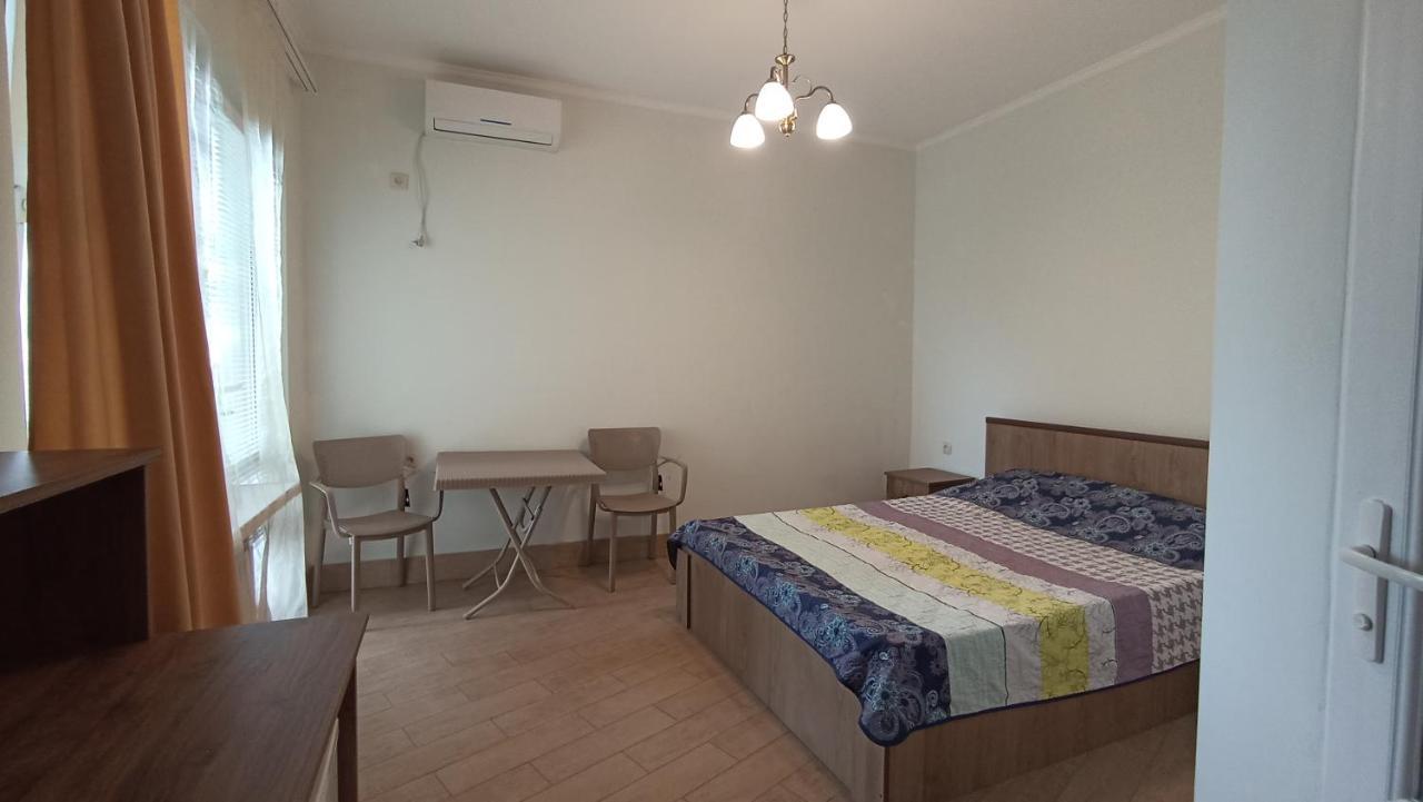 Guest House Karla 科布列季 外观 照片