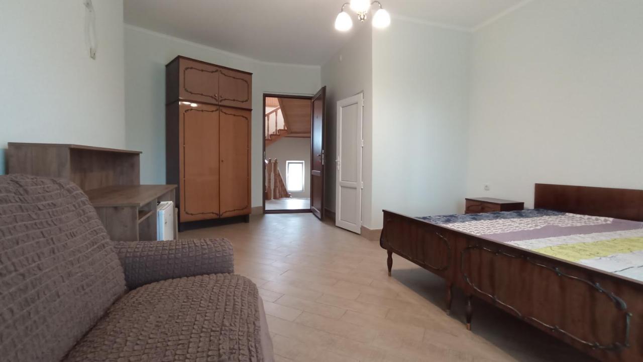 Guest House Karla 科布列季 外观 照片